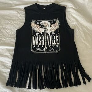 Sleeveless Nashville shirt with fringe bottom